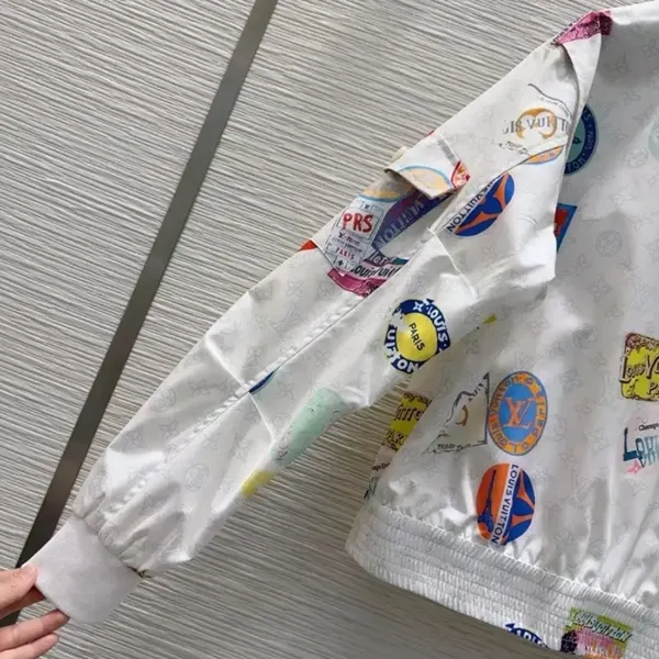 確保済み！ルイヴィトン トラベルパッチボンバージャケット 1AHGE2
