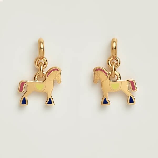 周りの視線を集めす エルメス Cheval ピアス  馬チャーム スーパーコピー