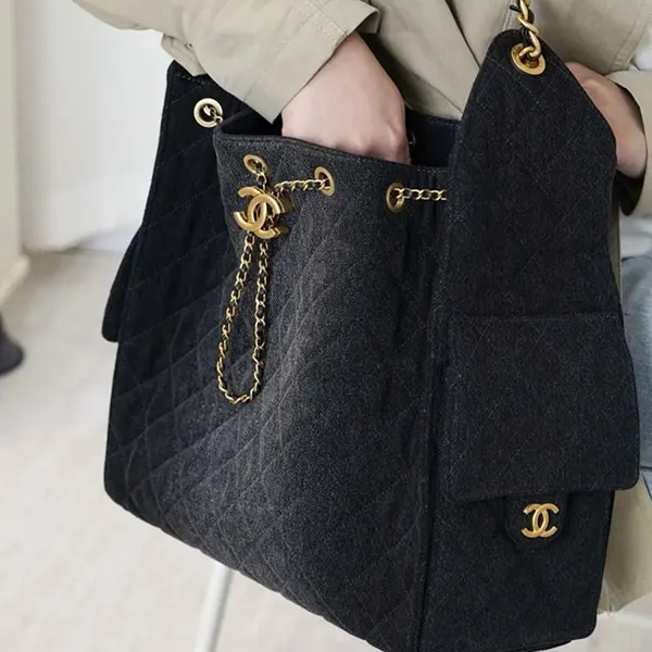 大人気定番☆【25S☆オシャレで実用的☆】シャネル 25 スモール ハンドバッグ 偽物 AS5293-B20603-U0475