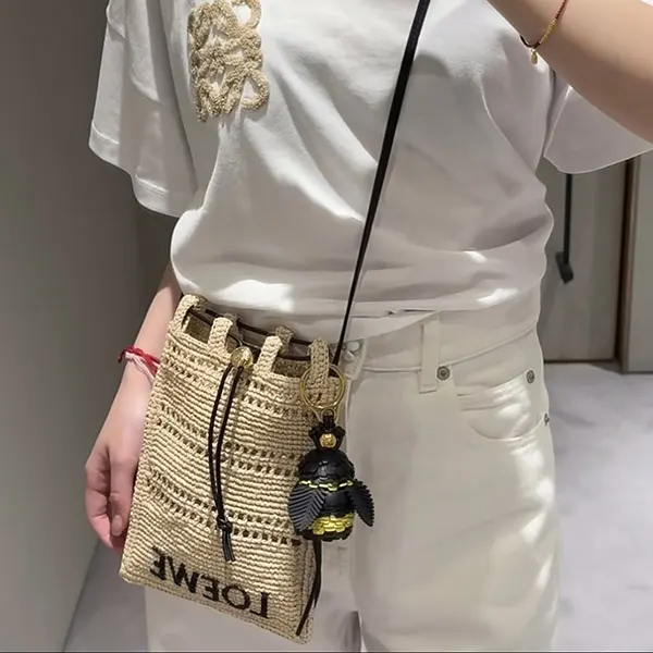 ロエベ pocket ペブル ラフィア かごバッグ 偽物 ショルダー C756PHPX05