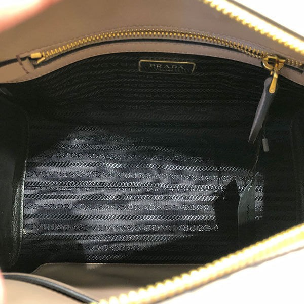 すぐ届く プラダ 2WAY レザーハンドバッグ 型押しカーフスキン ショルダーバッグ1BA164