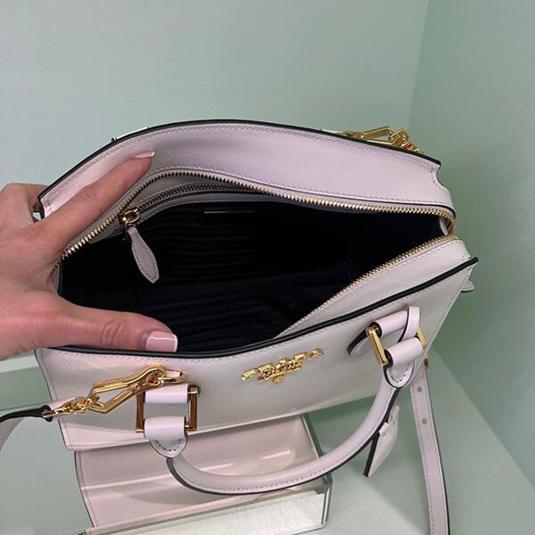 すぐ届く プラダ 2WAY レザーハンドバッグ 型押しカーフスキン ショルダーバッグ1BA164