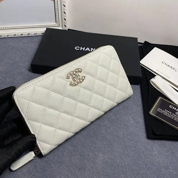 シャネル キラキラCCロゴ 長財布 偽物 AP4555-B12928-10601