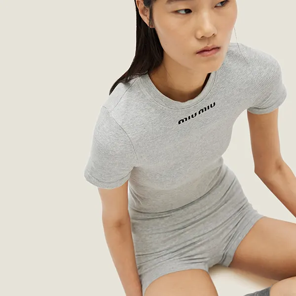 流行り廃りのないブランドミュウミュウ シームレス メランジ Tシャツ スーパーコピー MJN566