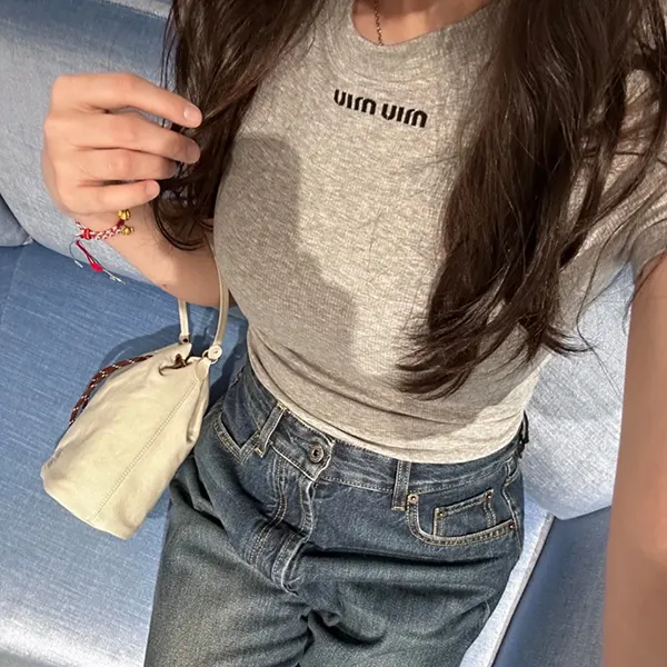 流行り廃りのないブランドミュウミュウ シームレス メランジ Tシャツ スーパーコピー MJN566