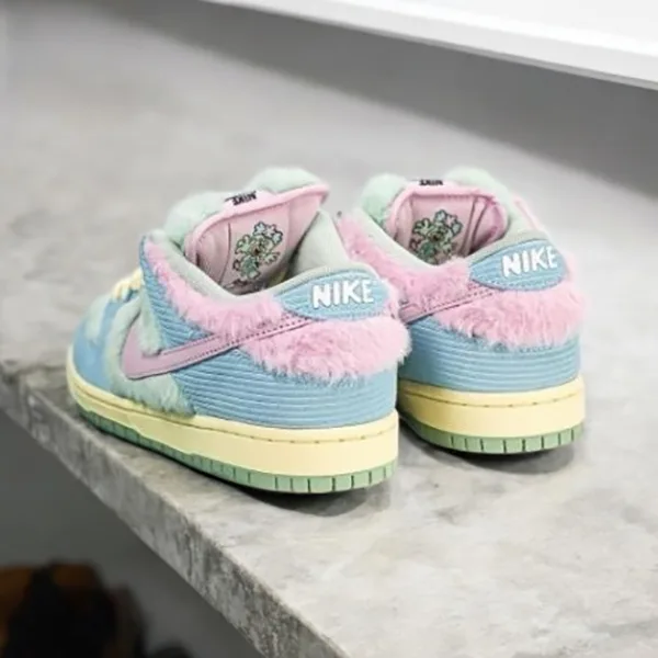 VERDY  偽物 ナイキ SB Dunk Low "Visty" FN6040-400