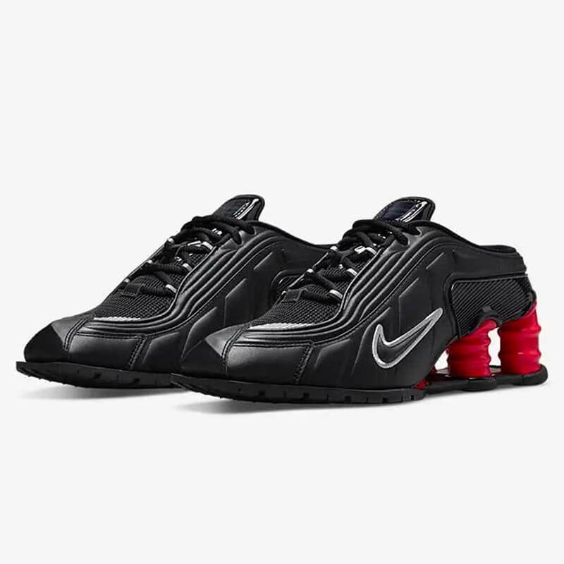 ナイキ マルティーヌローズ  偽物 コラボ SHOX MR4 ショックス DQ2401-001 ストリートモダンな足元で周りの視線を独占♪