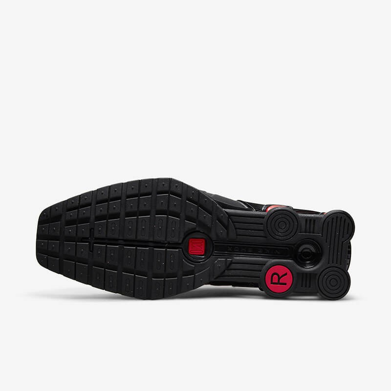 ナイキ マルティーヌローズ  偽物 コラボ SHOX MR4 ショックス DQ2401-001 ストリートモダンな足元で周りの視線を独占♪