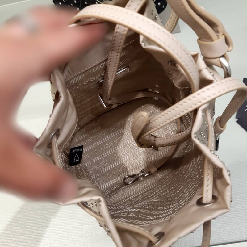 プラダ Re-Nylon スタッズミニバッグ スタッズ付 3WAY 全4色 1BE067