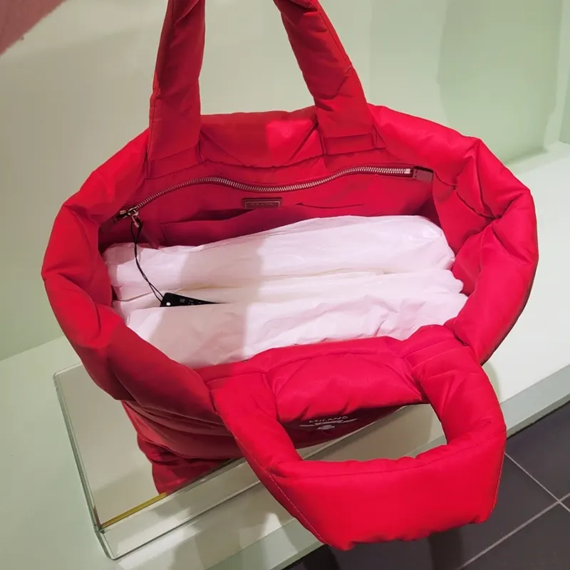 プラダ 付録 2025 プラダ パッド入りRe-Nylon トートバッグ 偽物 3色 pld20250601