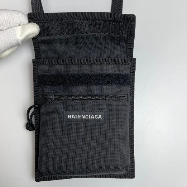 バレンシアガ EXPLORER クロスバック 偽物 655982 2JMJX