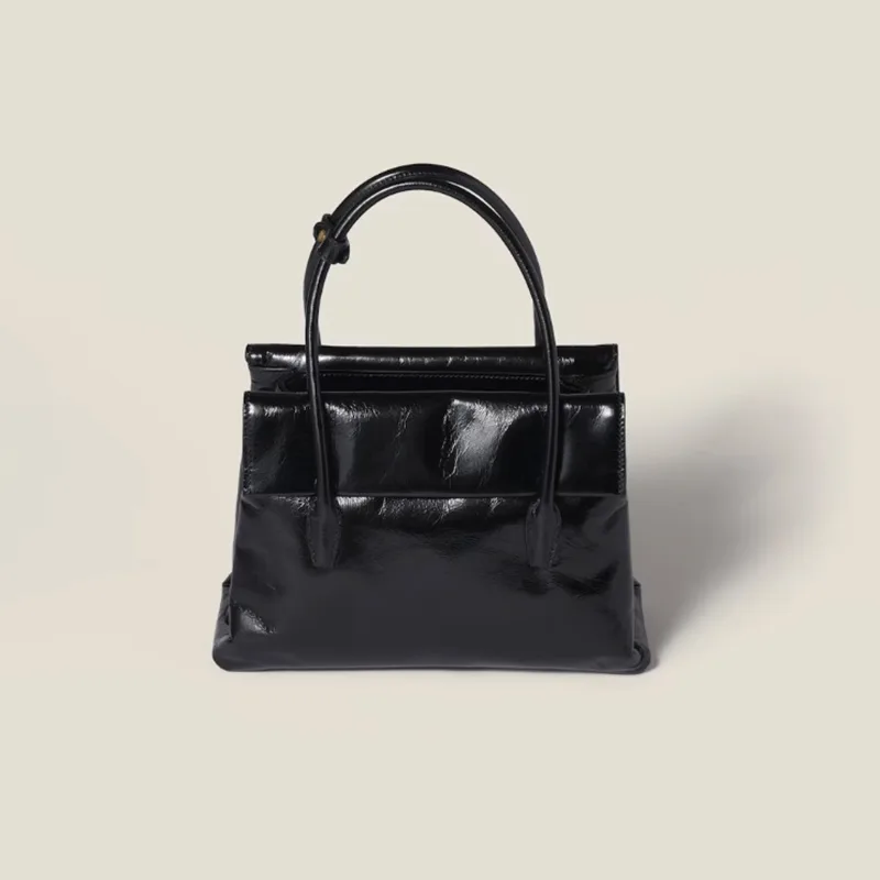 ミュウミュウ コピー ロゴ入り ソリテール シャイニーレザー バッグ miu250830