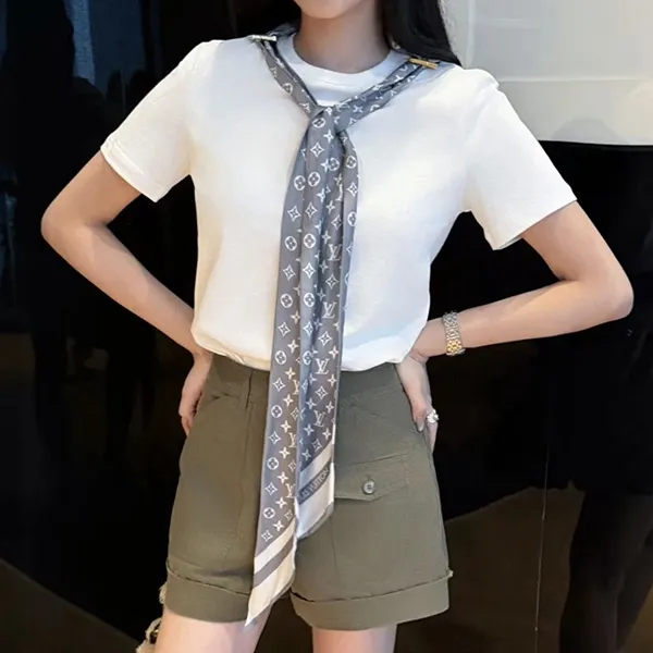 首元に差がつく一枚【ルイヴィトン コピー】Tシャツ シルクスカーフ付 1AIR42