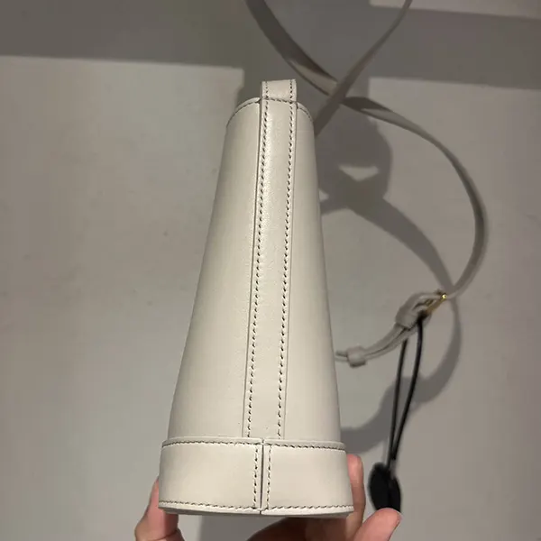 セリーヌ キュイル ミニ バッグ 激安 チョークホワイト 10L433ESM.01CK