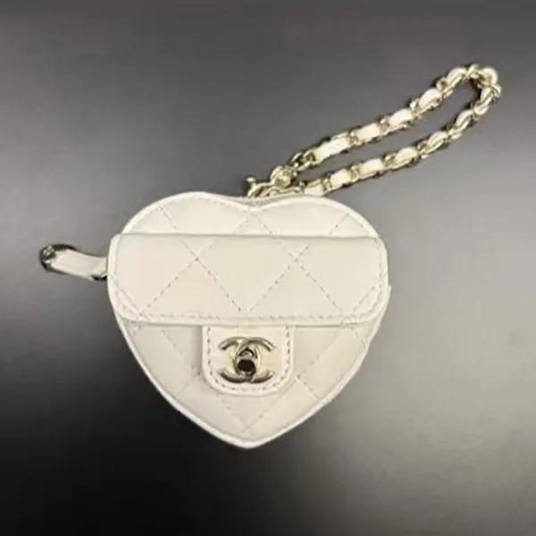 【バッグに付けて特別感☆】シャネル パロディ ミニ ハート バッグ チャーム AP4838