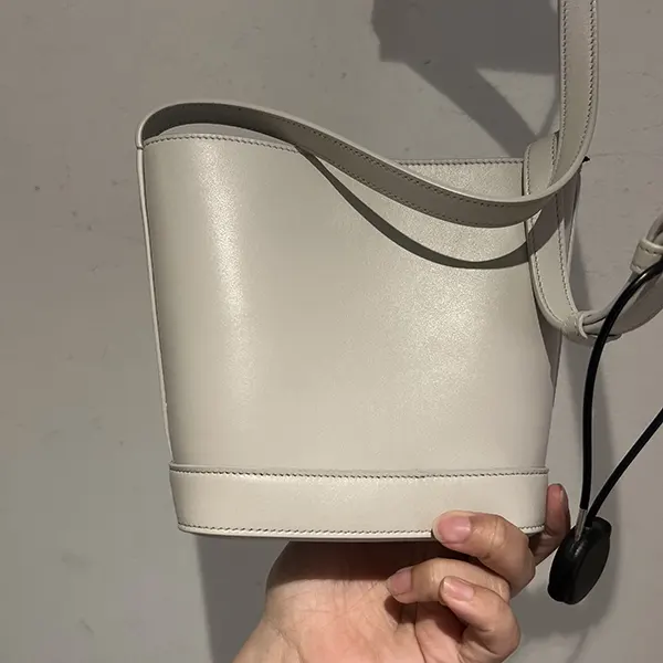 セリーヌ キュイル ミニ バッグ 激安 チョークホワイト 10L433ESM.01CK