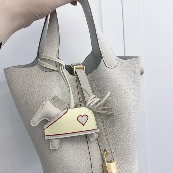 貴方だけの特別チャーム♪ [エルメス] ロデオ 偽物 バッグチャームPM H086714CAA