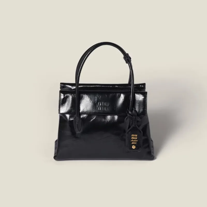 ミュウミュウ コピー ロゴ入り ソリテール シャイニーレザー バッグ miu250830