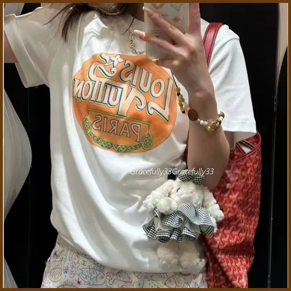 【カジュアルコーデに♪】ルイヴィトン パリ トラベルスタンプTシャツ 偽物 1AHISY