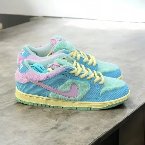 VERDY  偽物 ナイキ SB Dunk Low "Visty" FN6040-400