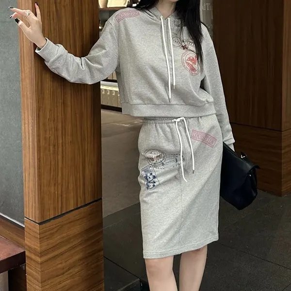 ルイヴィトン トラベルスタンプ クロップ フーディ 1AGDAG