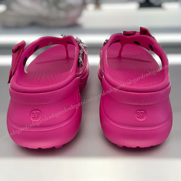限定コラボ！バレンシアガ CROCS トング 偽物 JIBBITZ