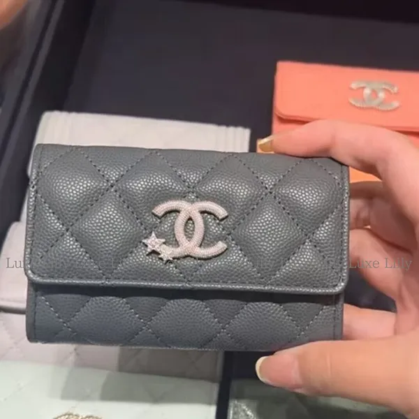 限定スターロゴ シャネル スーパーコピー フラップ カード キャビア 財布 コイン AP4812 B21489 U2360